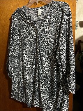 Rebecca Malone Black and White Printed V-Neck Tunic